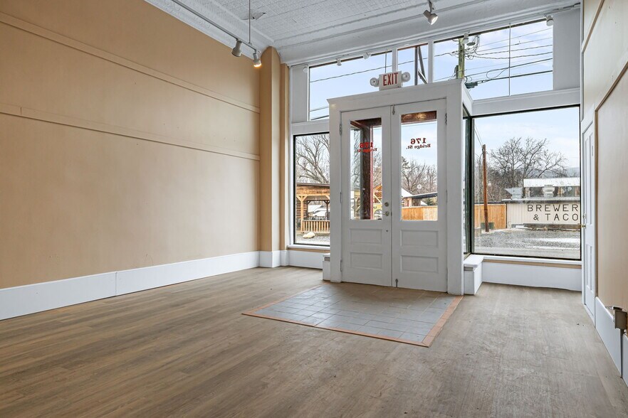 More Photos Of 24 #3 South Andrews Ave, Hot Springs Office For Sale