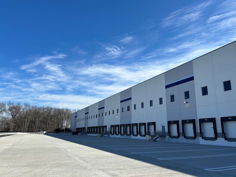 More Photos Of 800 Montrose Ave, South Plainfield Warehouse For Lease