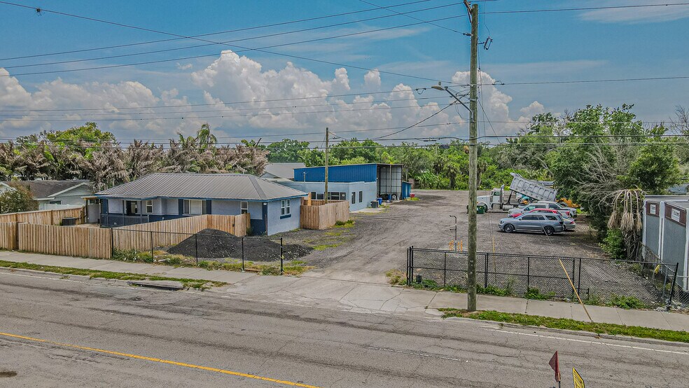 Primary Photo Of 6911 Gibsonton Dr, Gibsonton Warehouse For Lease