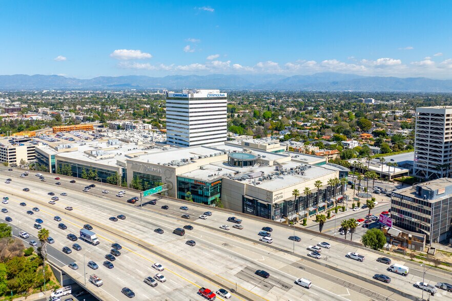 More Photos Of 15301 Ventura Blvd, Sherman Oaks Coworking Space