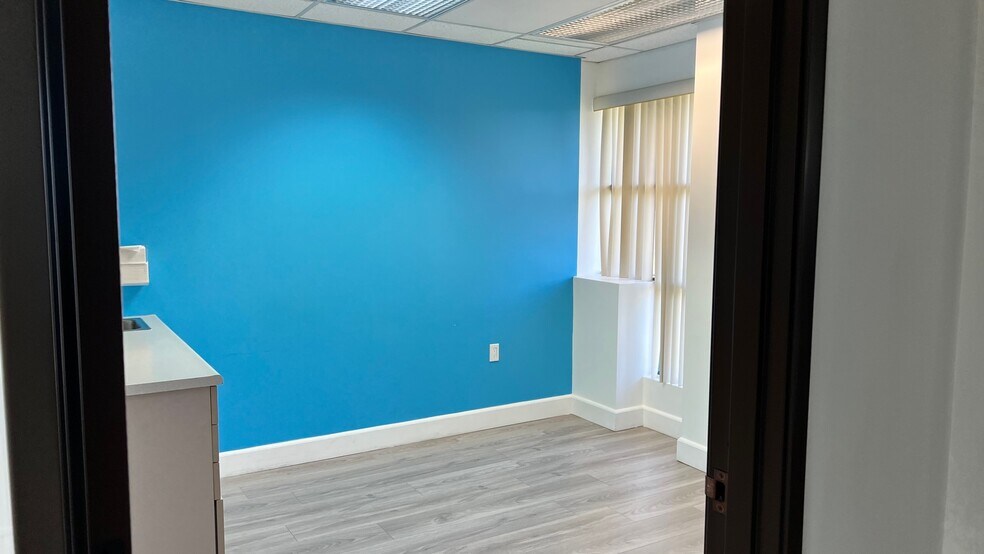 More Photos Of 44215 15th St W, Lancaster Medical For Sale