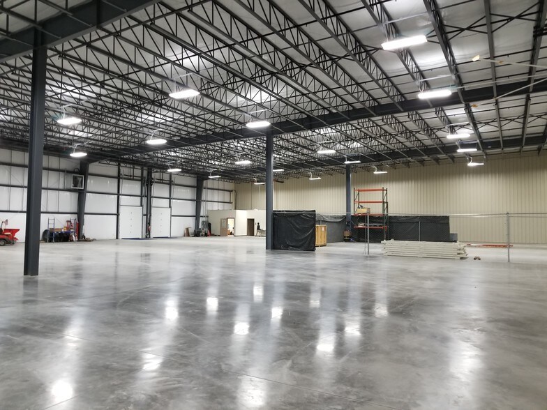 More Photos Of 101 Corporate Dr, Frankfort Warehouse For Lease