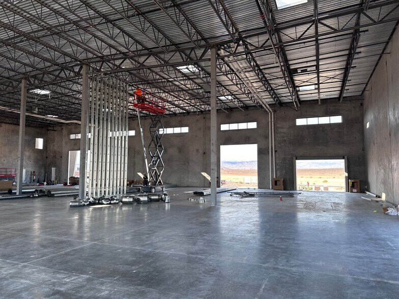More Photos Of 3955 Aviator Dr, St George Warehouse For Lease
