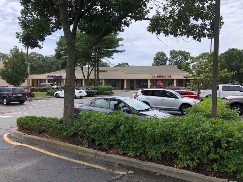 More Photos Of 567 Mantoloking Rd, Brick Storefront Retail Office For Lease