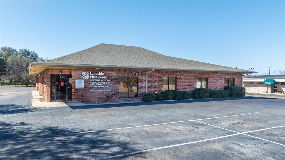 More Photos Of 1318 Paluxy Rd, Granbury Office For Sale