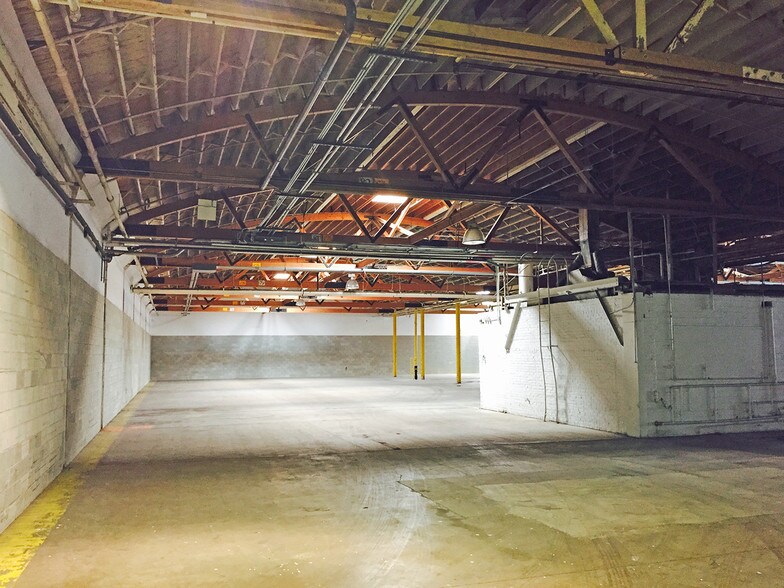 More Photos Of 4500 S Kolin Ave, Chicago Manufacturing For Lease