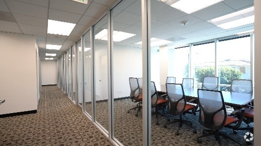 More Photos Of 6565 W Sunset Blvd, Hollywood Office For Lease