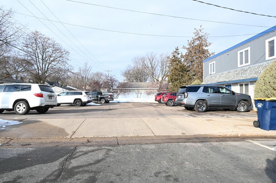 More Photos Of 206 Scott St S, Shakopee Office For Sale