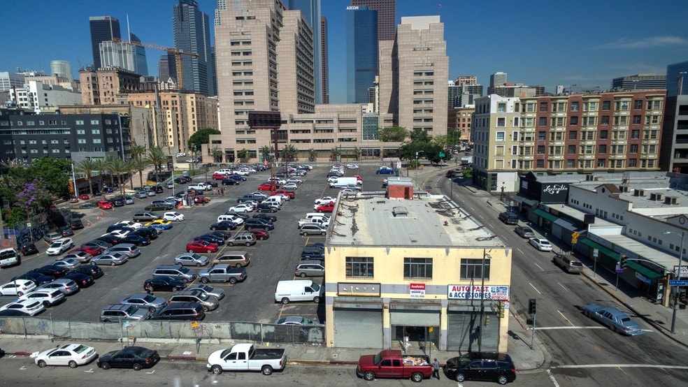 More Photos Of 301-305 S Los Angeles St, Los Angeles Storefront Retail Office For Lease