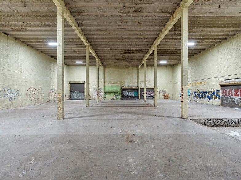 More Photos Of 301 NW 36th St, Miami General Retail For Sale