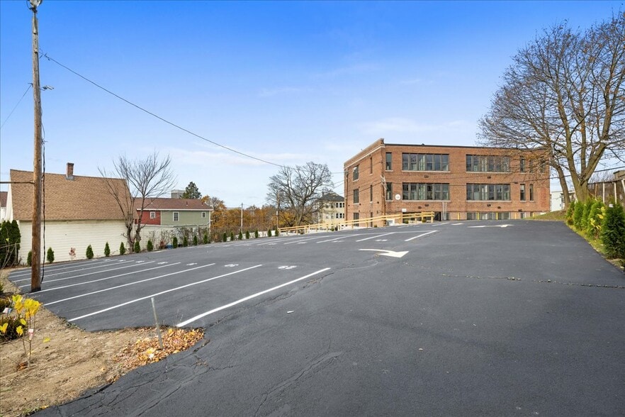 More Photos Of 22 Waverly St, Worcester Apartments For Sale