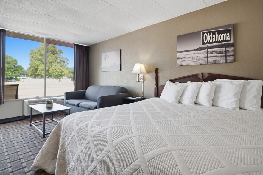 More Photos Of 100 W Wilson St, Valliant Hotel For Sale
