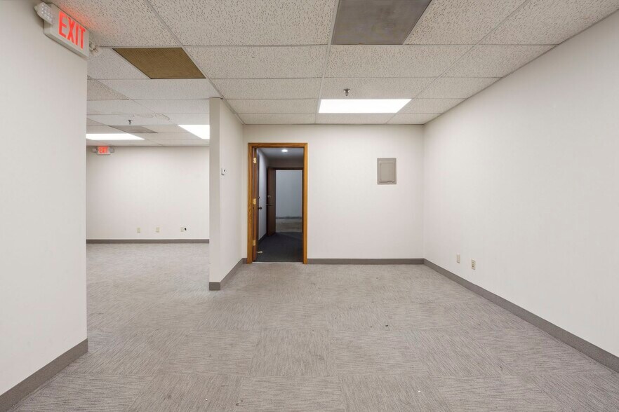 More Photos Of 7115-7133 Washington Ave S, Edina Research And Development For Lease