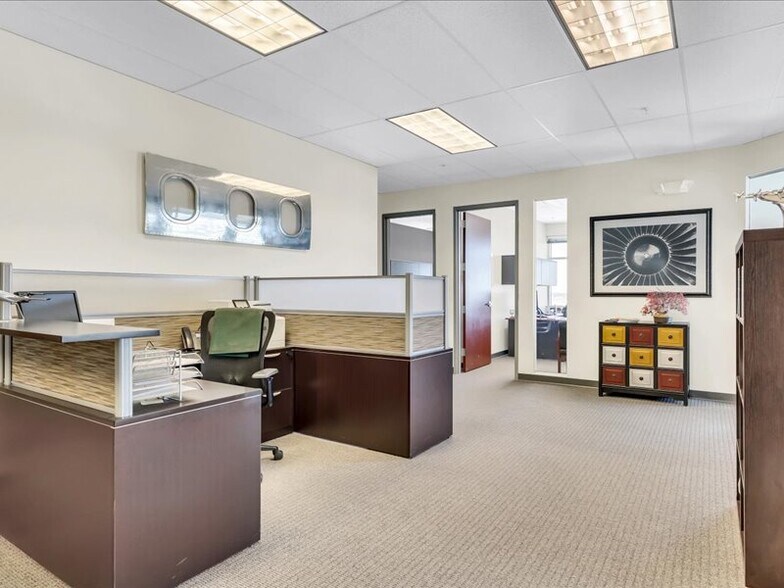 More Photos Of 8001 S InterPort Blvd, Englewood Office For Lease