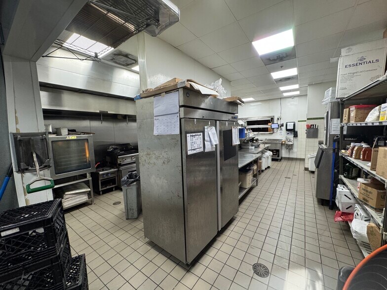 More Photos Of 166 Calhoun Station Pky, Gluckstadt Restaurant For Sale