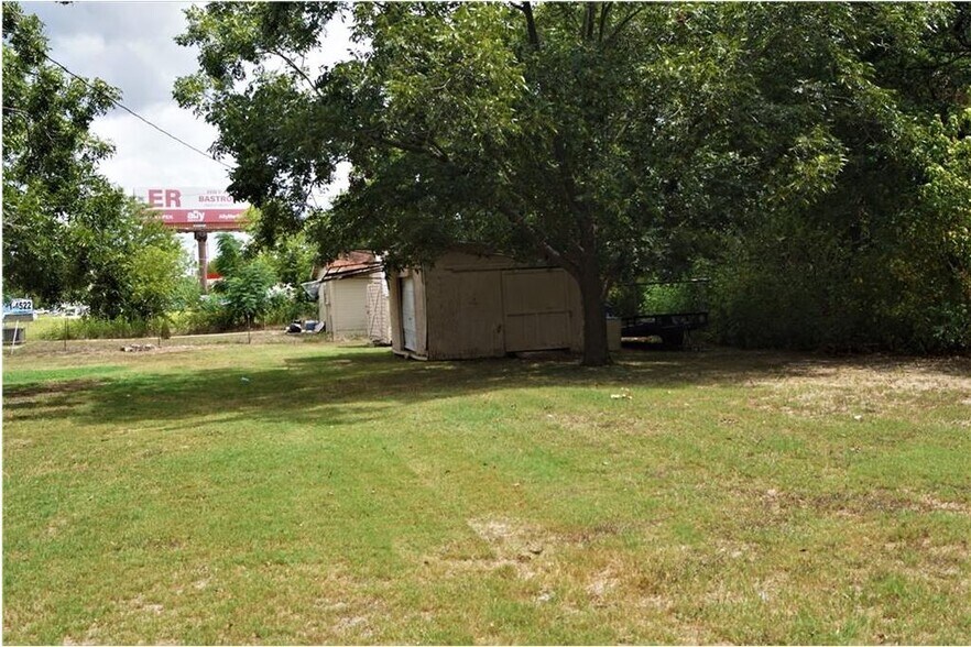 More Photos Of Highway 290, Elgin Office For Sale