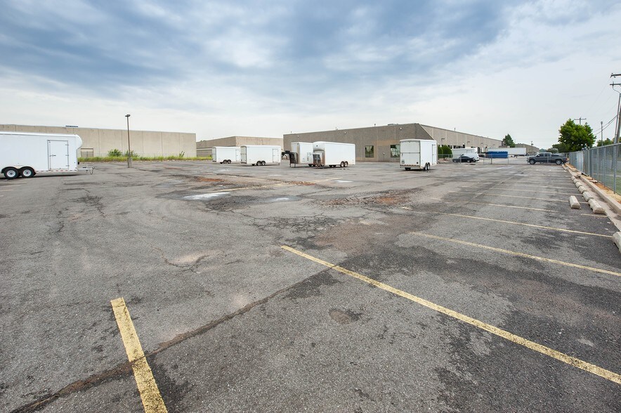 More Photos Of 3701 S Thomas Rd, Oklahoma City Distribution For Lease