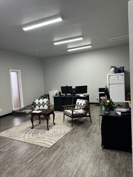 More Photos Of 1811 Industrial Blvd, Norman Light Distribution For Lease