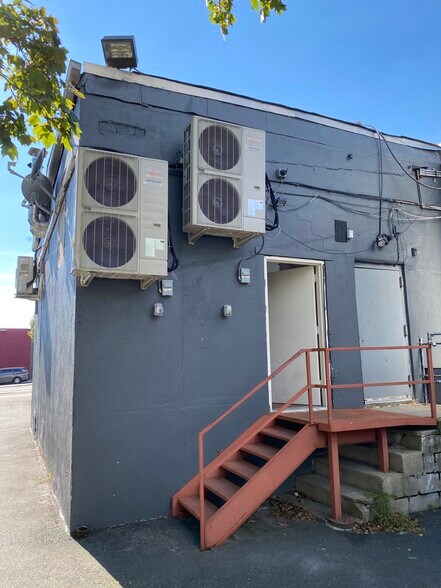 More Photos Of 206-04-206-24 Hillside Ave, Queens Village Storefront For Lease