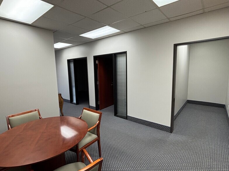 More Photos Of 101 Plaza East Blvd, Evansville Office For Lease