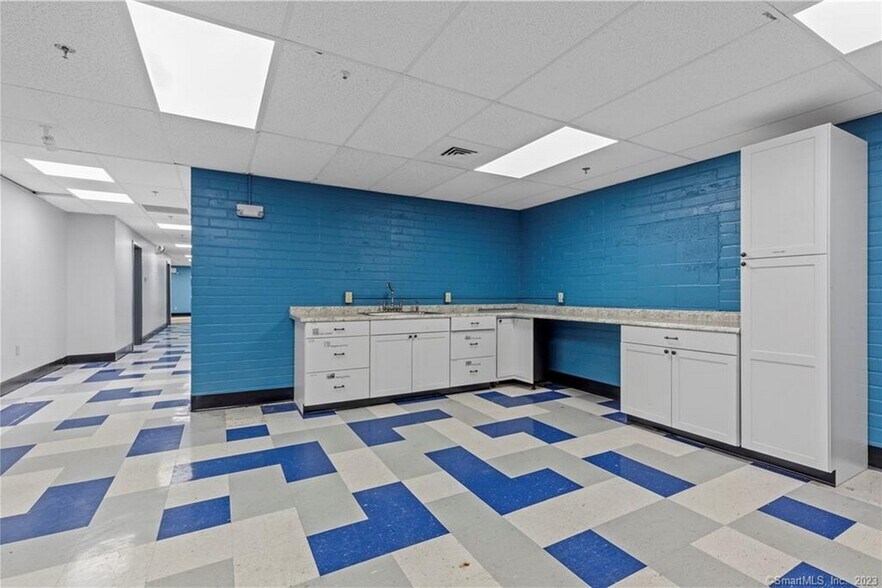More Photos Of 192 Westbrook Rd, Essex Office For Sale