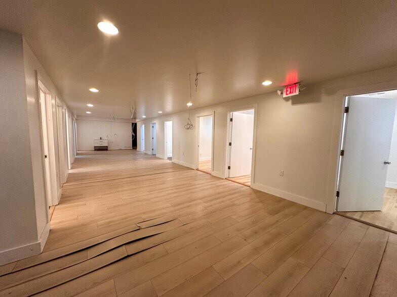 More Photos Of 2709 Westerville Rd, Columbus Light Manufacturing For Sale