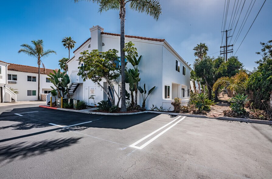 More Photos Of 185 Saxony Rd, Encinitas Apartments For Sale