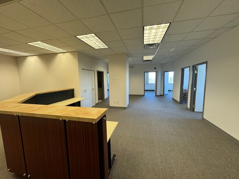 More Photos Of 121 S Wilke Rd, Arlington Heights Medical For Lease