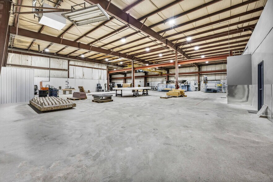 More Photos Of 3027 Nationwide Pky, Brunswick Warehouse For Lease
