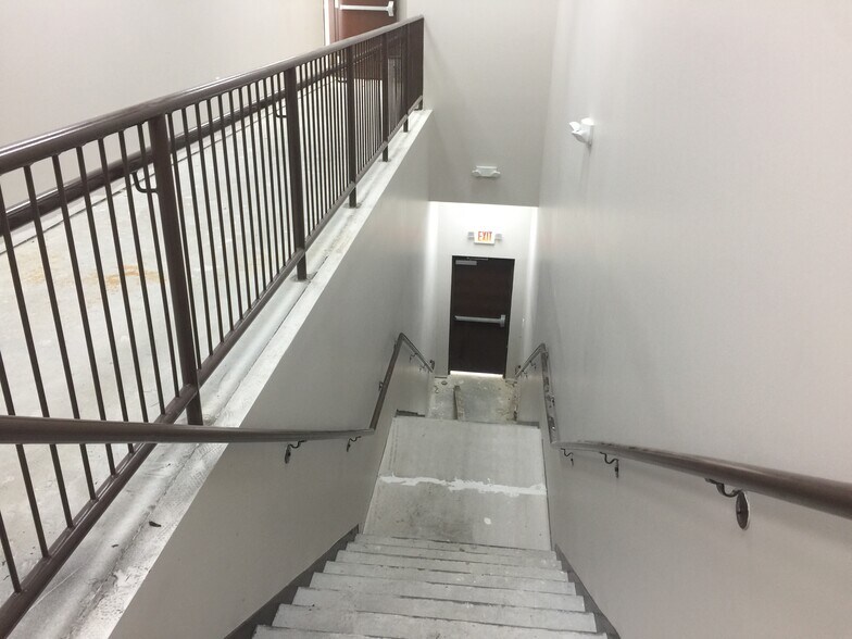 More Photos Of 701 Pin Oak Rd, Katy Storefront Retail Office For Lease