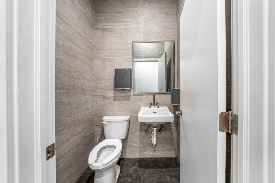 More Photos Of 301 NE 1st St, Delray Beach Freestanding For Sale