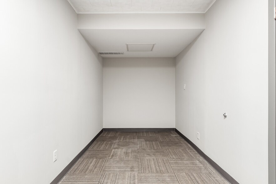 More Photos Of 1251 W Broad St, Columbus Storefront Retail Office For Sale