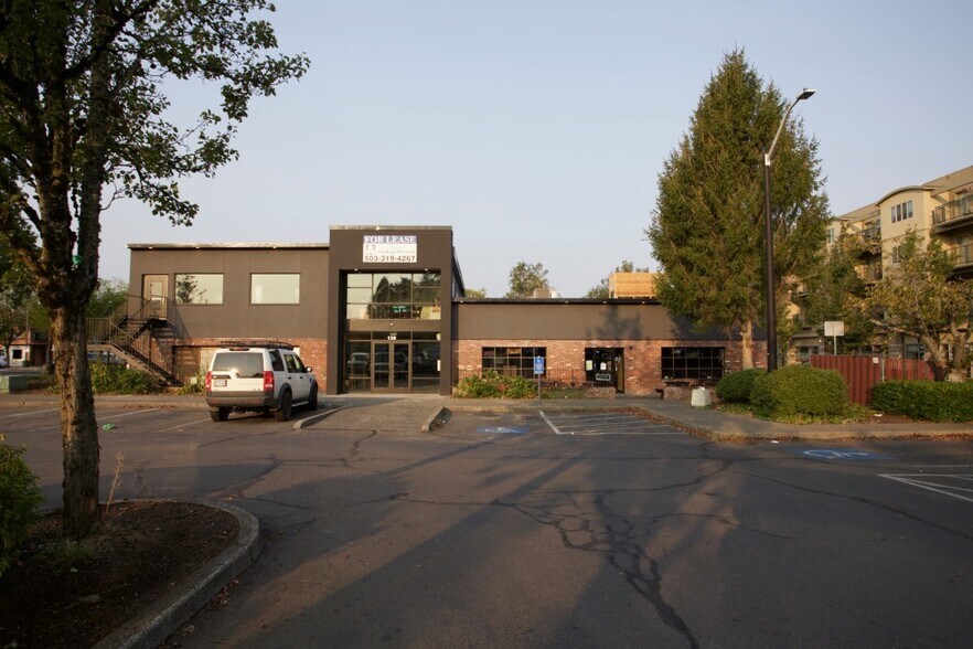 More Photos Of 222-238 NE Roberts Ave, Gresham Storefront Retail Office For Lease