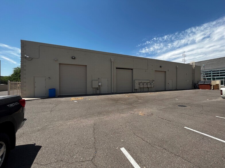 More Photos Of 206 W Julie Dr, Tempe Warehouse For Lease