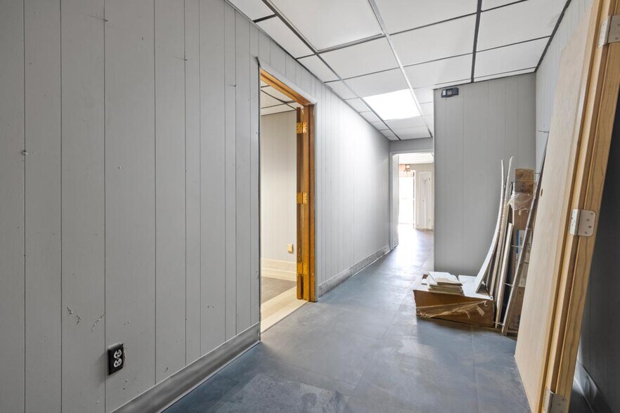 More Photos Of 223 Fearing Blvd, Toledo Freestanding For Sale