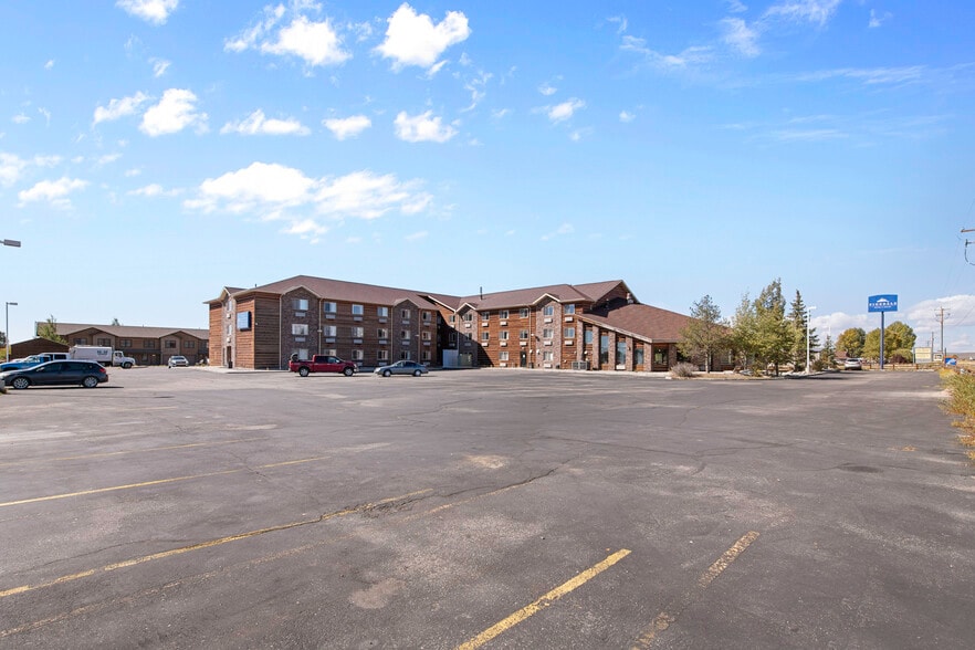 More Photos Of 1424 W Pine St, Pinedale Hotel For Sale