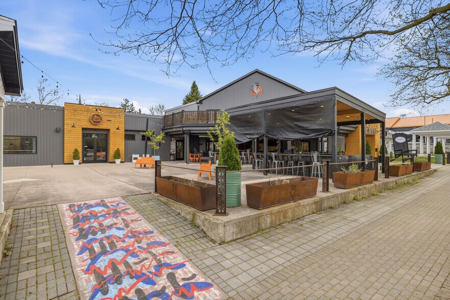 More Photos Of 402 Center St, Lewiston Restaurant For Sale