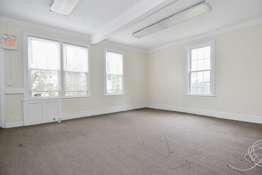 More Photos Of 93-97 Broad St, Middletown Office For Sale