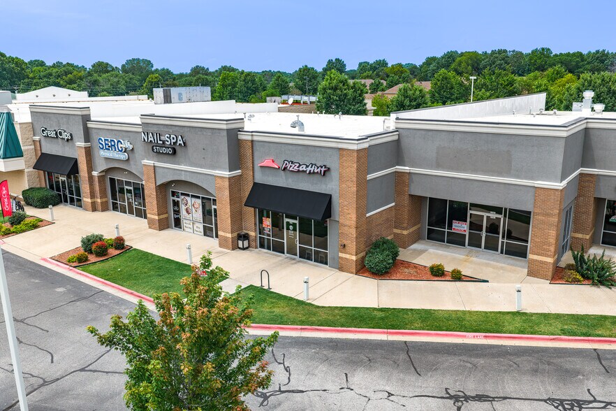 More Photos Of 1267 N Steamboat Dr, Fayetteville Unknown For Lease