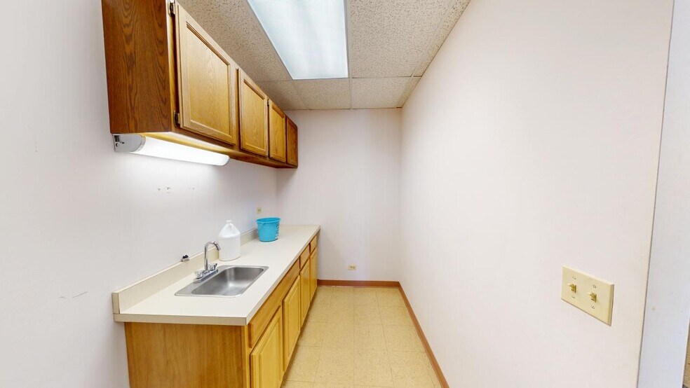 More Photos Of 3115 N Wilke Rd, Arlington Heights Medical For Sale