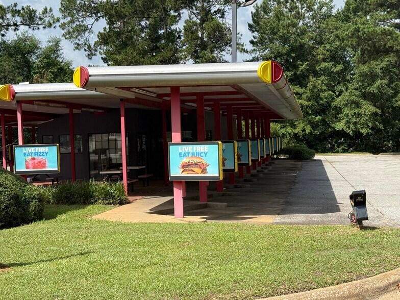 More Photos Of 2801 E Pinetree Blvd, Thomasville General Retail For Sale