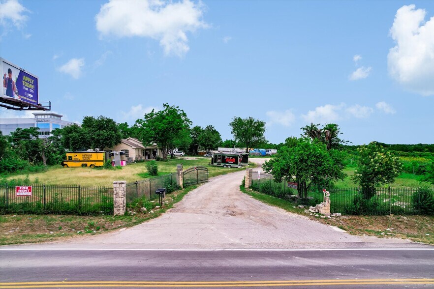 More Photos Of 2000 Ferguson Ln, Austin Warehouse For Lease