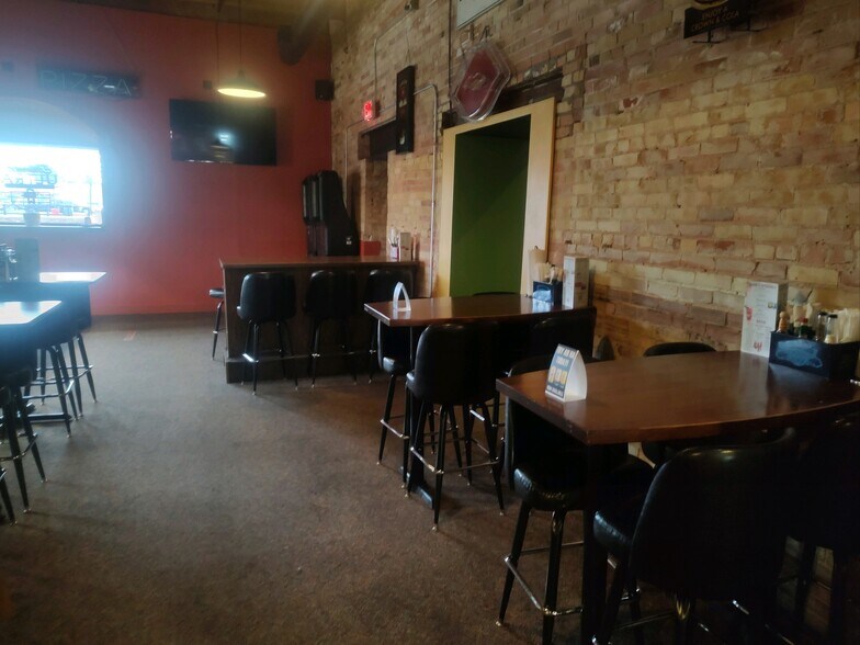 More Photos Of 1015 Tower Ave, Superior Restaurant For Lease