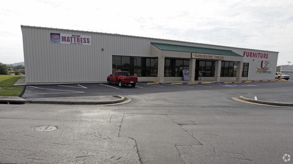 More Photos Of 2217 Battlefield Pky, Fort Oglethorpe Freestanding For Sale