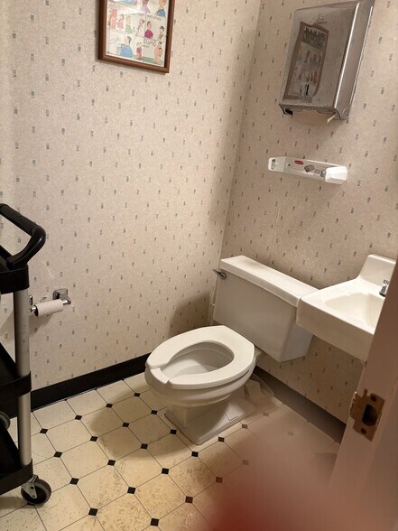 More Photos Of 2400 Harbor Blvd, Port Charlotte Medical For Sale