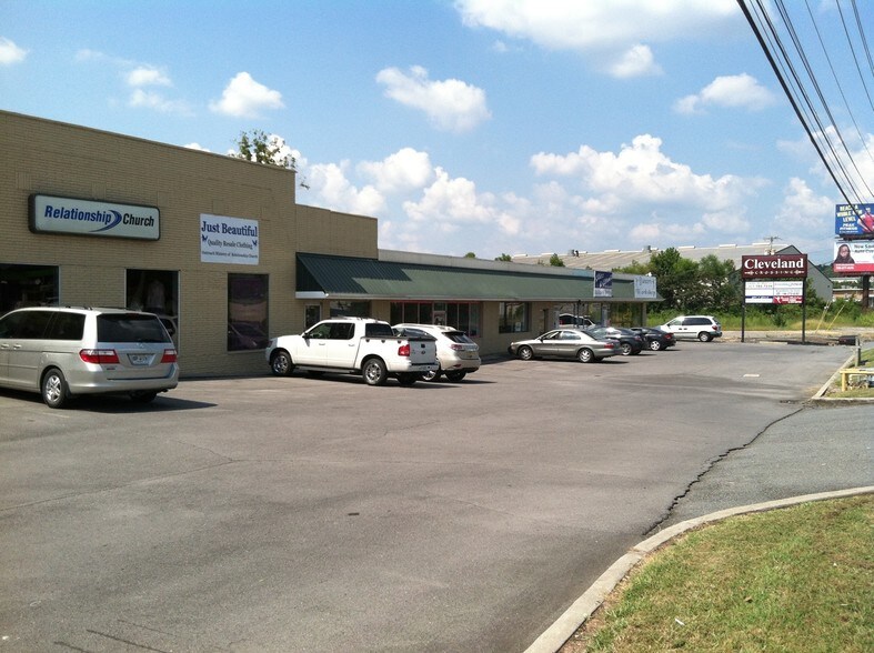 More Photos Of 1401-1405 Cleveland Hwy, Dalton Storefront Retail Office For Lease
