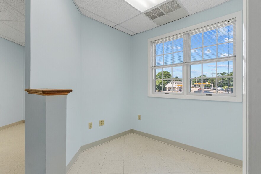 More Photos Of 320 Phillips St, North Kingstown Medical For Sale