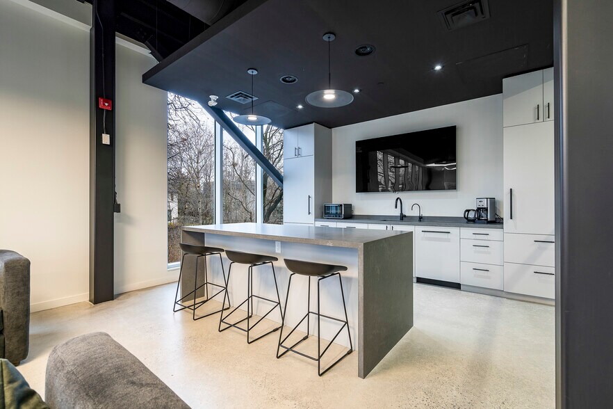 More Photos Of 52 Scarsdale Rd, Toronto Office For Sale