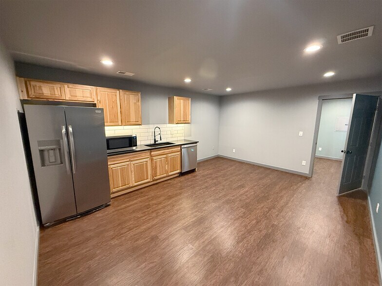 More Photos Of 4523 Endeavor Dr B, Johnstown Flex For Sale