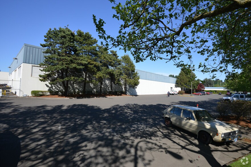 More Photos Of 4711 N Basin Ave, Portland Warehouse For Lease